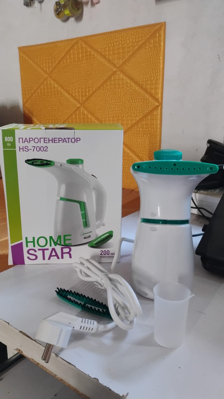 Steam Iron Portable Hand-Held Electric Garment Steamer with Water Tank Steam Iron Portable Hand-Held Electric Garment Steamer with Water Tank